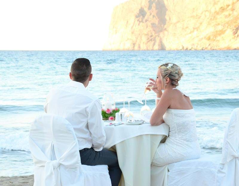 DINNER FOR TWO BY THE SEA