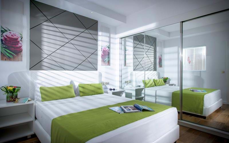 СІМЕЙНИЙ НОМЕР КЛАСУ «SUPERIOR»