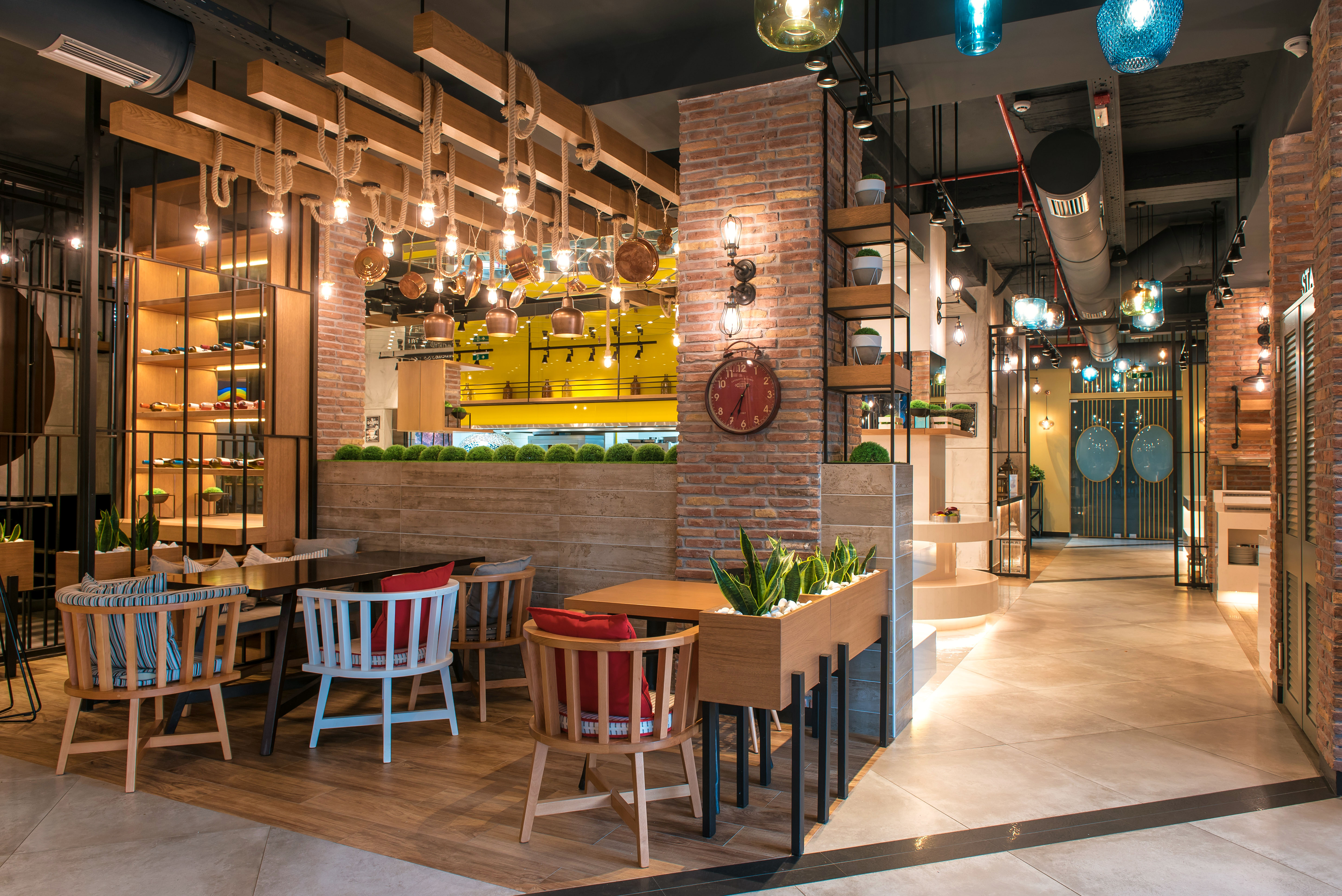 «F» ALL DAY RESTAURANT