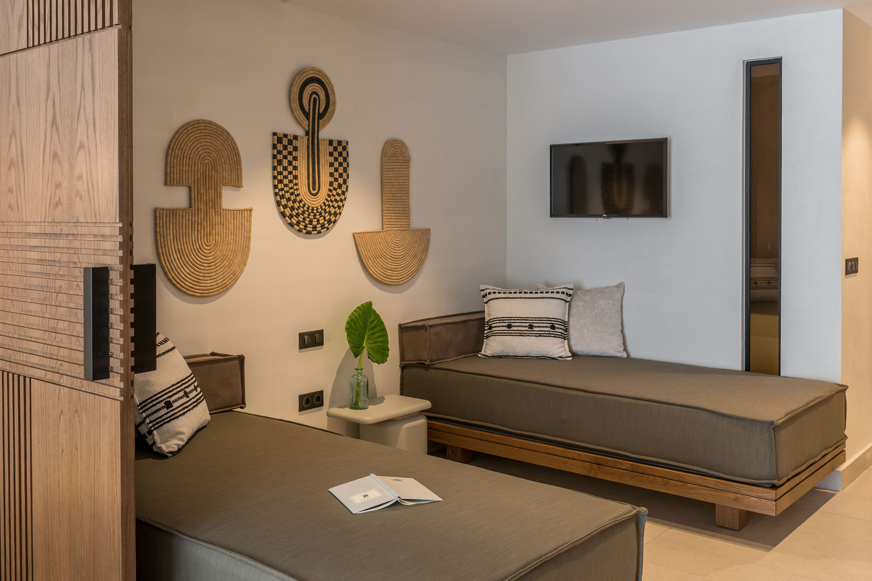 SEA FRONT FAMILY ROOM