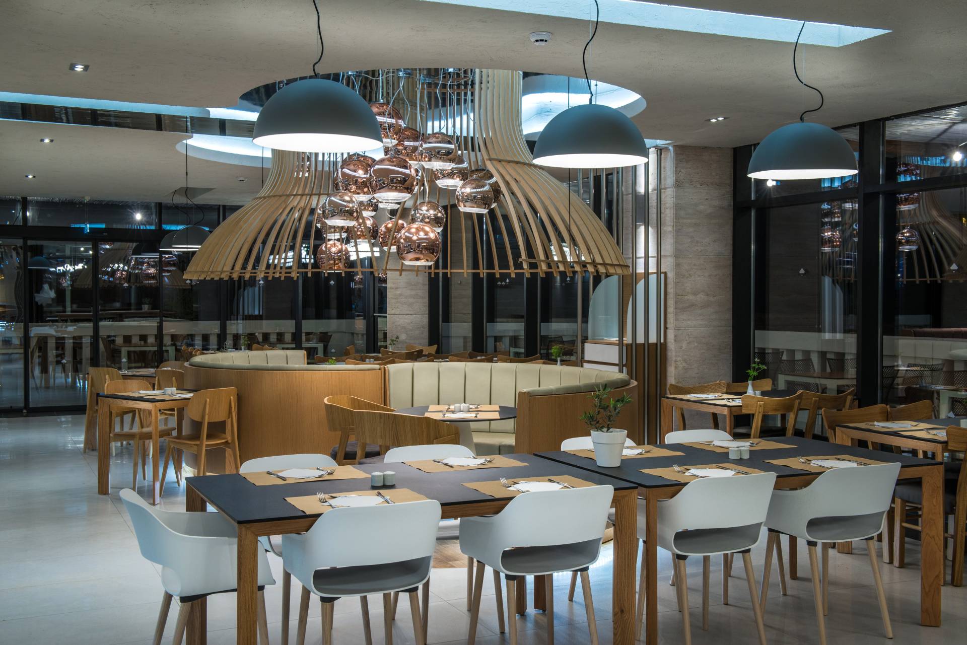 MAIN RESTAURANT "BASILIKOS"