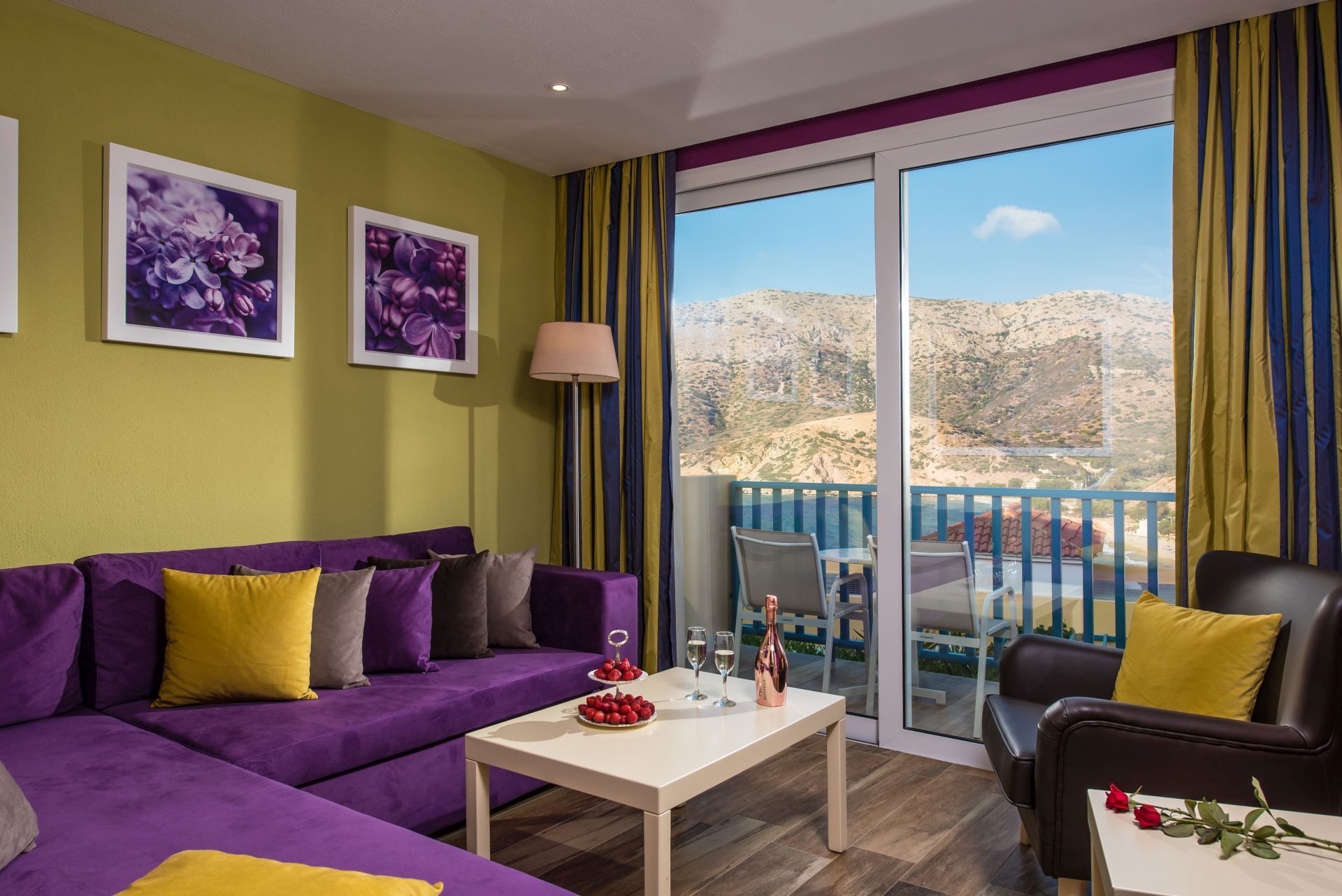 ΟΙΚΟΓΕΝΕΙΑΚΗ ΣΟΥΙΤΑ