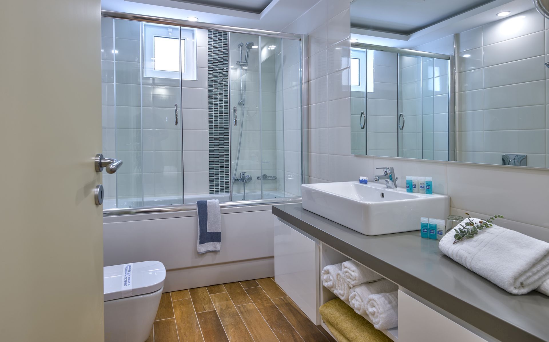 ΟΙΚΟΓΕΝΕΙΑΚΗ ΣΟΥΙΤΑ