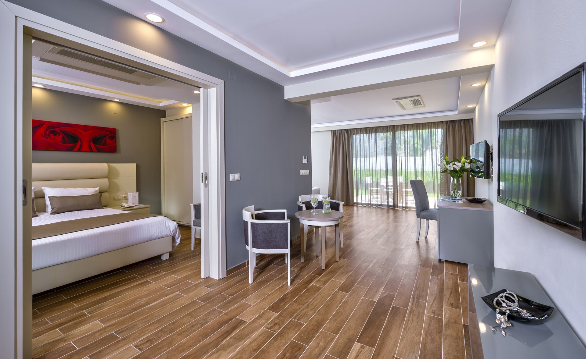 ΟΙΚΟΓΕΝΕΙΑΚΗ ΣΟΥΙΤΑ