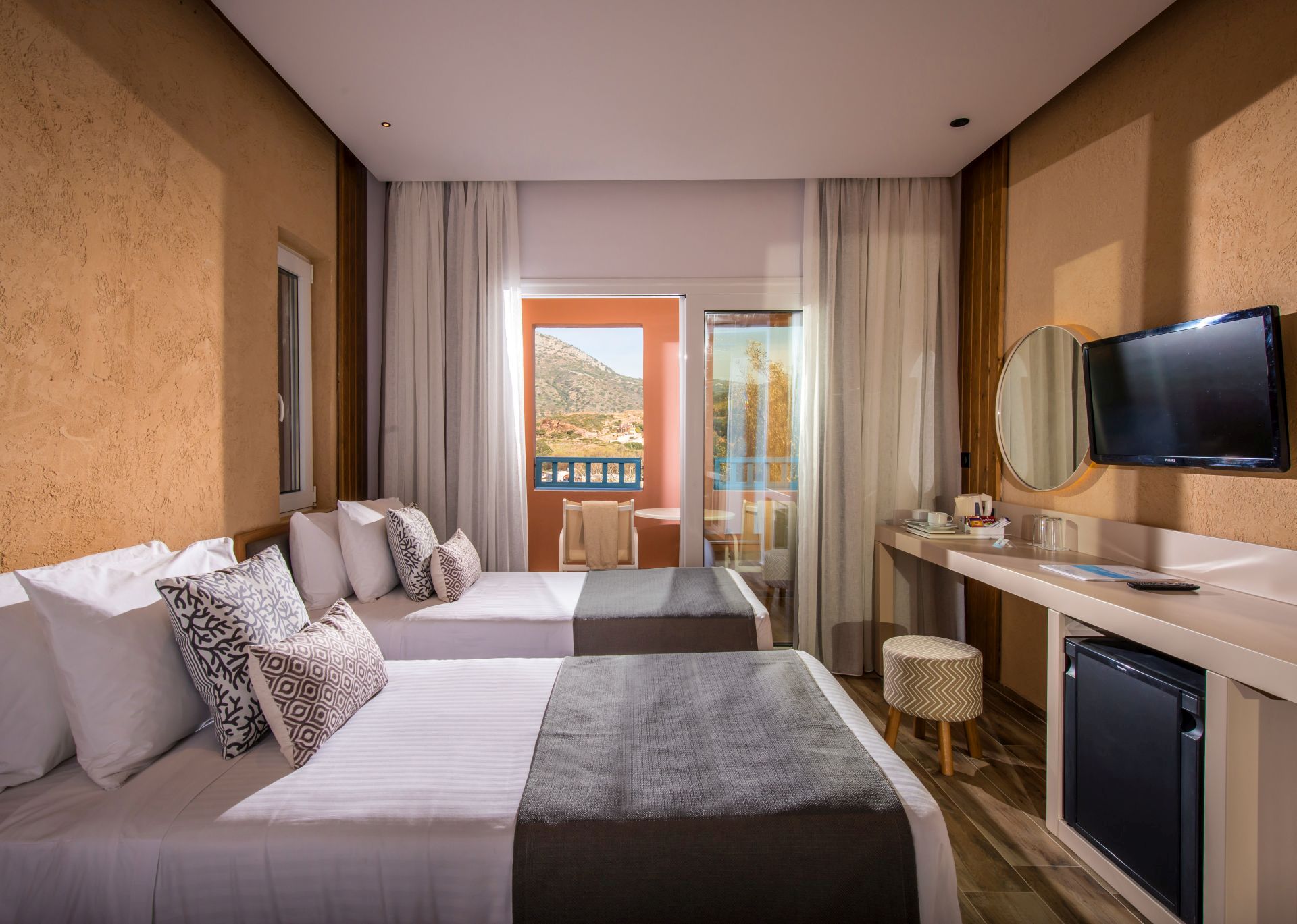 ΟΙΚΟΓΕΝΕΙΑΚΗ ΣΟΥΙΤΑ