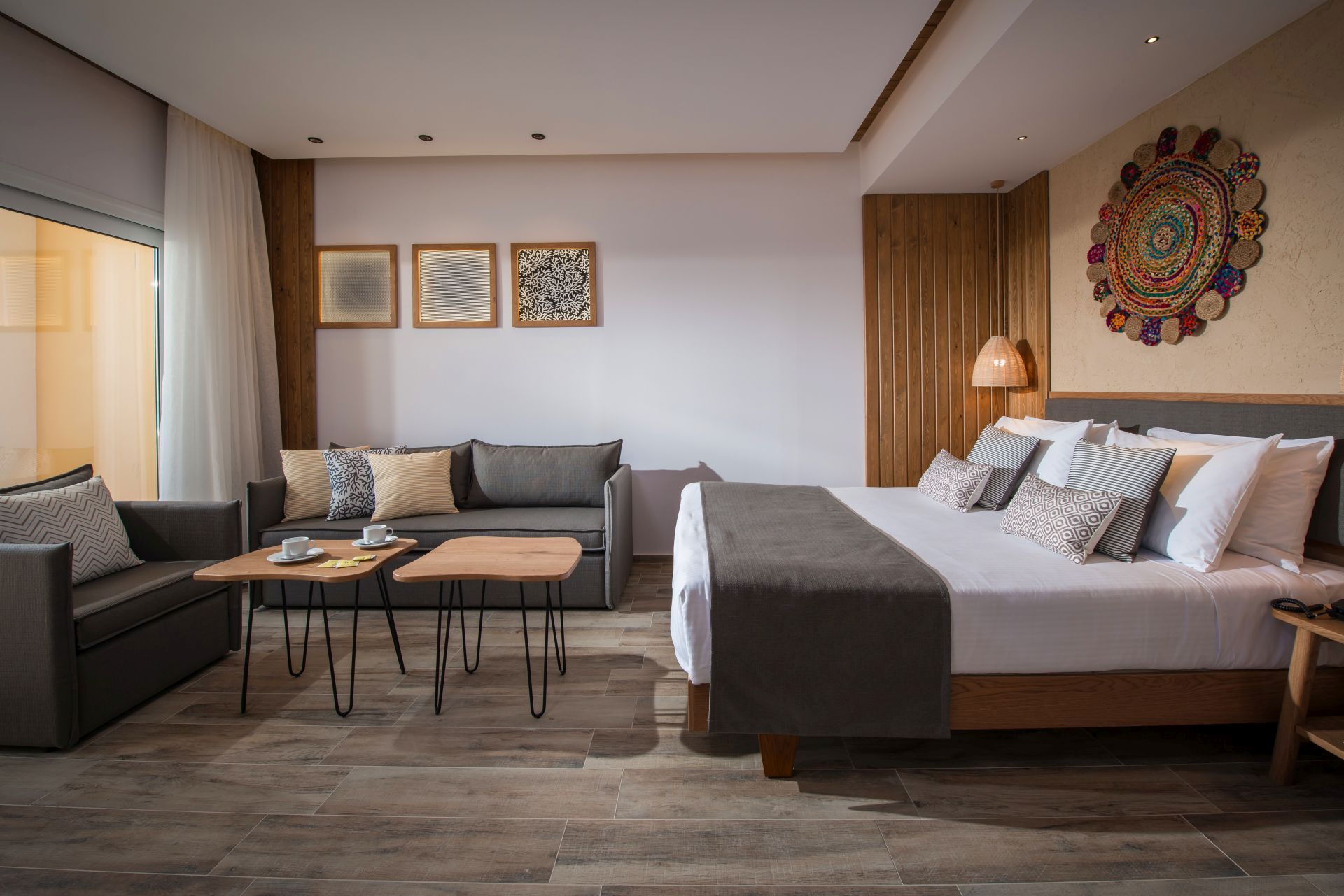 ΟΙΚΟΓΕΝΕΙΑΚΗ ΣΟΥΙΤΑ