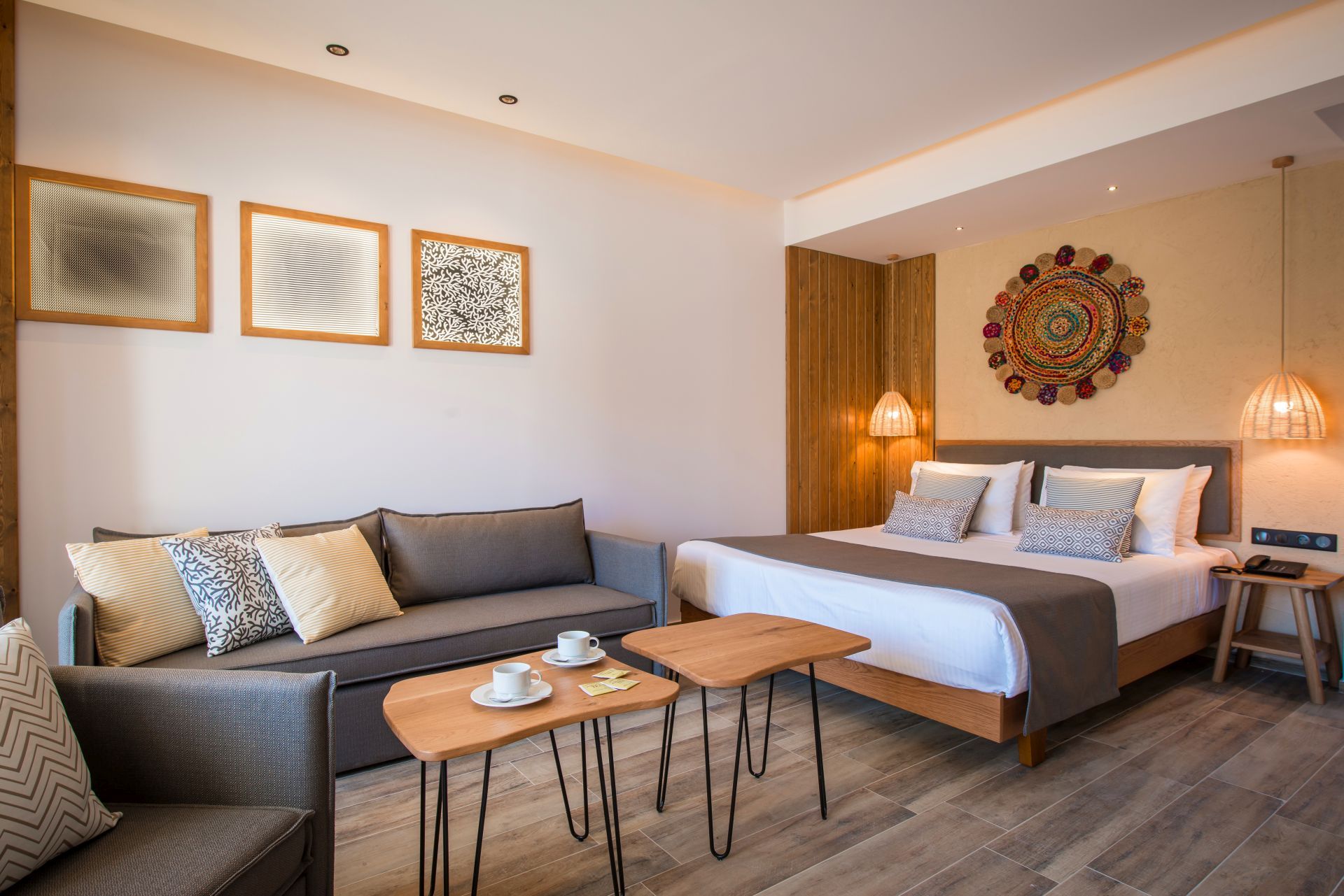 ΟΙΚΟΓΕΝΕΙΑΚΗ ΣΟΥΙΤΑ