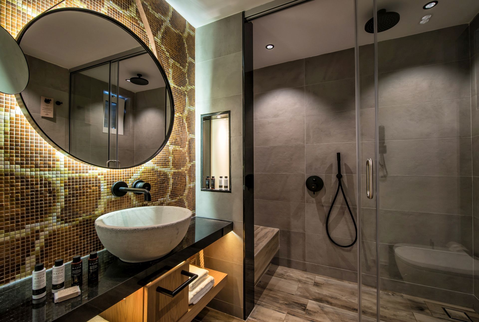 ΟΙΚΟΓΕΝΕΙΑΚΗ ΣΟΥΙΤΑ